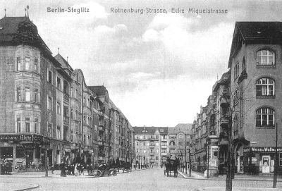 Fig. 5: Miquelstraße 8, Berlin-Steglitz - The first shared home of Dora Diamant and Franz Kafka (left-hand corner building, 3rd floor), destroyed during the war, now Muthesiusstraße 20-22, postcard, around 1910 