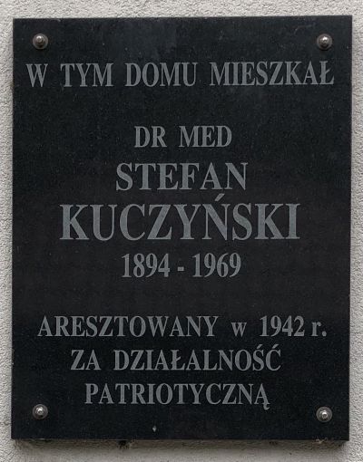 Tablica pamiątkowa umieszczona na ścianie Urzędu Stanu Cywilnego we Wrocławiu