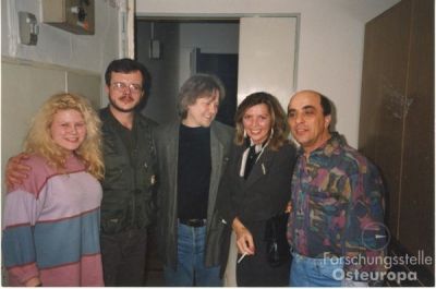 Współpracownicy Radia Wolna Europa, od lewej: N.N., Jacek Kaczmarski, Leszek Żądło, Barbara Kwiatkowska, Zbigniew Łapiński, luty 1994 r.