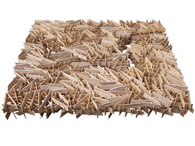 Zdj. nr 84: Obiekt z drewna, 2014 - Obiekt z drewna, 2014, cięte i łamane drewno topolowe, 119 x 119 x 16 cm (ujęcie z boku), Kunstsammlung Birkel, Hamburg