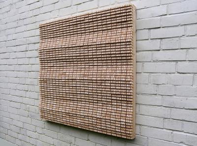 Zdj. nr 92: Drewniana tablica, 2017 - Drewniana tablica, 2017, cięte i łupane drewno świerkowe, 115 x 115 x 8 cm, Sammlung de Weryha, Hamburg