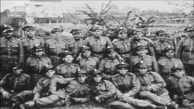 Leon Szczepaniak, vermutlich 1939 - Als Soldat der polnischen Armee (hintere Reihe Mitte) mit seinen Kammeraden auf einem Gruppenfoto, Jahr unbekannt, vermutlich 1939 