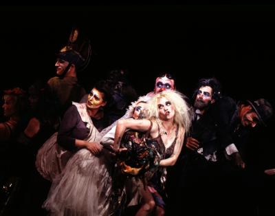 Eine Szene aus dem ersten Stück von “Teatr Kreatur” - “Die Zimtläden” nach Bruno Schulz. Das Foto entstand im Jahre 1990. 