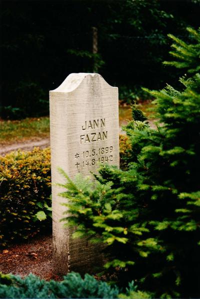 Grab eines der beiden polnischen Soldaten -  