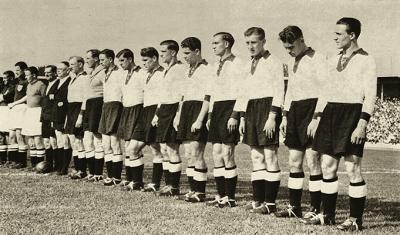 The "Breslau-Elf" with Rudolf Gellesch, Fritz Szepan and Adolf Urban, 1937 - The "Breslau-Elf" with Rudolf Gellesch, Fritz Szepan (sixth from left) and Adolf Urban (third from right): In a friendly match on 16 May 1937, the German national team defeated Denmark in Silesian Breslau 8:0. The game of the German team is still consider 
