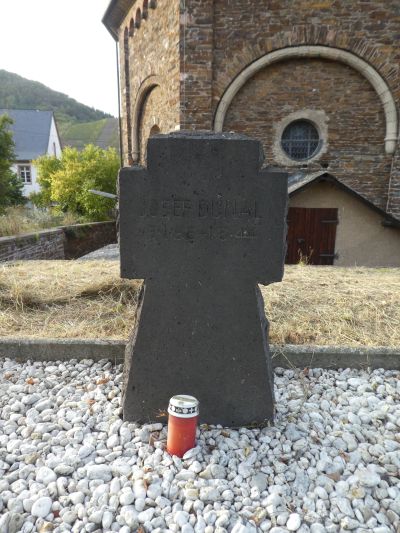 Friedhof von Bruttig, Grabkreuz für Josef Dunal