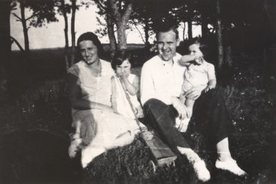 Die Familie Bohle: Mutter Fanny, Tochter Irka, Vater Aleksander und Helena, Anfang der 1930er Jahre.
