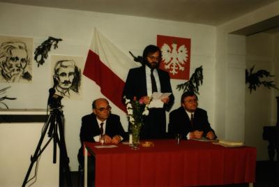 Podzienie Komitetu Głównego PPS. Przemawia Jacek Kowalski. Pierwszy z prawej Bogdan Żurek. Monachium 1989 r.