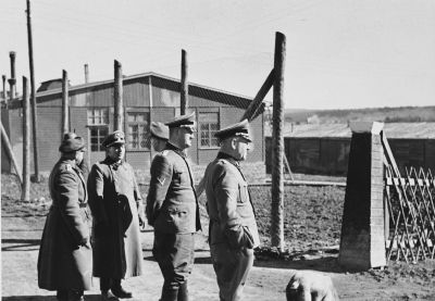 SS-Offiziere inspizieren das Lager Hinzert - SS-Offiziere inspizieren das Lager Hinzert 