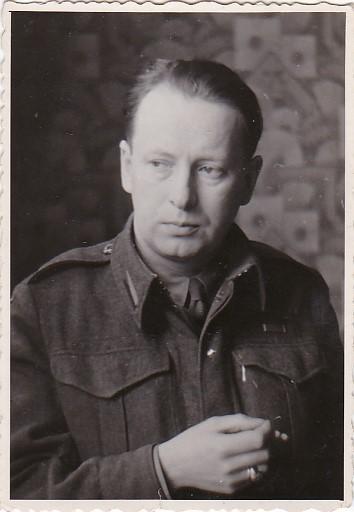 Ryszard Kiersnowski (Tadeusz´ Schwager), Kriegsberichterstatter der Ersten Panzerdivision von General Maczek, Maczków, 1946. 