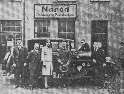 The “Naród” editorial team in Bahnhofstraße in Herne - The “Naród” editorial team in Bahnhofstraße in Herne, from “Narodowiec”, anniversary edition 1959, see PDF Narodowiec 1972-1959, p. 91 