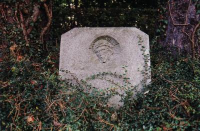 Polnische Grabsteine und russisches Denkmal auf dem Ostfriedhof in Paderborn -  