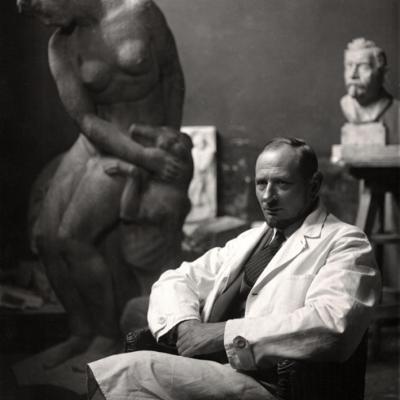 Marcin Rożek in seinem Atelier, um 1930
