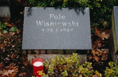 Kamienie nagrobne obu polskich żołnierzy -  