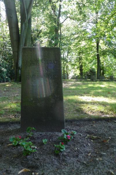 Grabsteine der polnischen Kriegsgefangenen -  