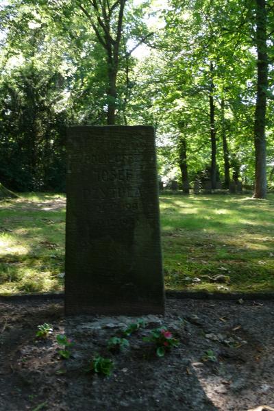 Kamienie nagrobne polskich jeńców wojennych -  