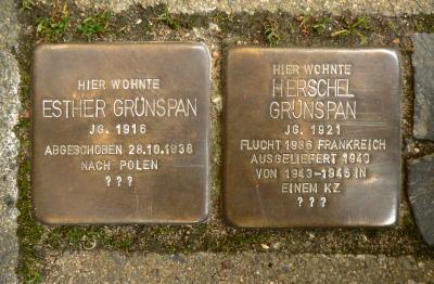 Die Stolperstein für Esther (Berta) und Herschel Grünspan (Grynszpan) in Hannover an der Burgstraße 36, 2015.