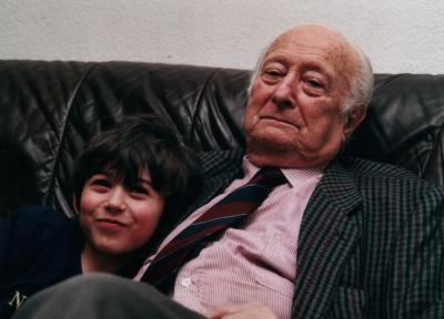 Władysław Szpilman mit seinem Enkel.