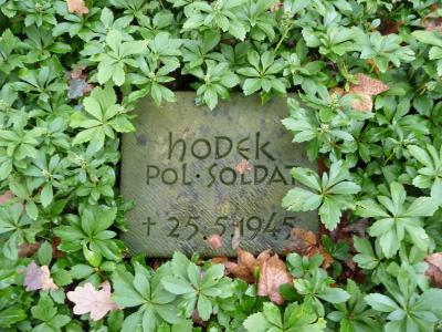 Kamienie nagrobne 11 polskich jeńców wojennych -  