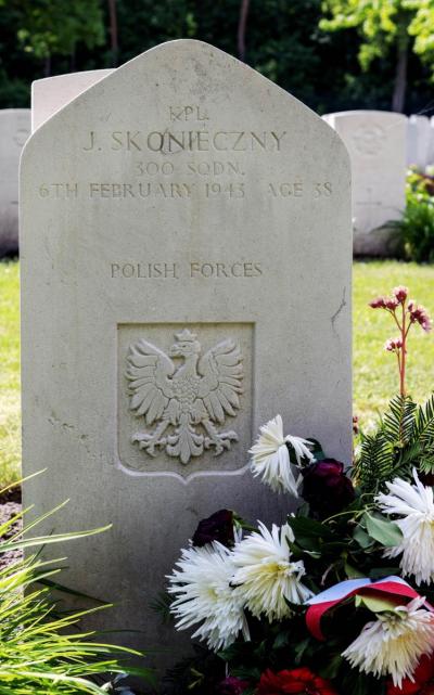 Grób Józefa Skoniecznego, 1905 (Włocławek) - 06.02.1943, na Brytyjskim Cmentarzu Wojskowym. - Grób Józefa Skoniecznego, 1905 (Włocławek) - 06.02.1943, na Brytyjskim Cmentarzu Wojskowym. 