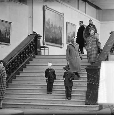 Visitors Dresden 1964 - Visitors in the exhibition of works by Bernardo Bellotto (Canaletto), in Dresden and Warsaw. 