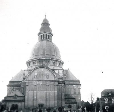 Kirche St. Martin in Maczków - Kirche St. Martin in Maczków zur Zeit der Seelsorge polnischer Geistlichen (heute: St. Martinus in Haren), 1945