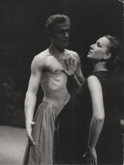 Janina Szarek in the stage play " Androcles and the Lion" in a scene with Bogdan Słomiński, Theater Cypriana K. Norwida in Jeleniej Górze, 1977