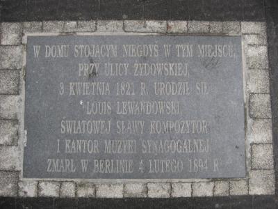 Tablica pamiątkowa w Wrześni - Tablica pamiątkowa upamiętniająca Louisa Lewandowskiego w jego rodzinnym mieście Wrześni. 
