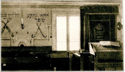 The east side of the prayer house - The east side of the prayer house: right, the Torah shrine; left, quotations from the Tehillim, Psalm 150.3. 