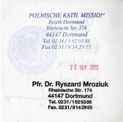 Ryszard Mroziuk, własna notatka do oryginalnej naszywki „P“, przekazanej dla Porty Polonici: z pieczęciami Polskiej Misji Katolickiej, datą przekazu i adresem własnym (strona odwrotna)