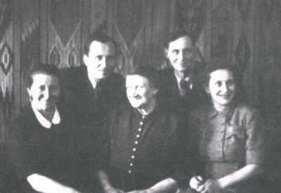 Norbert Widok mit seiner Familie 1946.