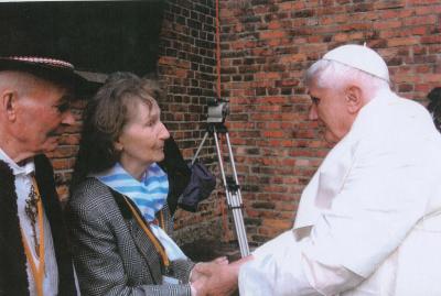 Zofia Posmysz mit dem Papst Benedikt XVI. - Zofia Posmysz mit dem Papst Benedikt XVI., Krakau, 2006. 