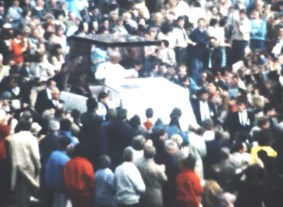Amateur-Filmaufnahmen des Papstbesuchs in Gelsenkirchen, 2. Mai 1987 - Amateur-Filmaufnahmen des Papstbesuchs im Parkstadion Gelsenkirchen am 2. Mai 1987. Ohne Ton. 