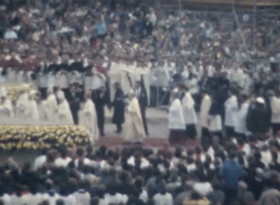Film amatorski z wizyty papieża na stadionie w Gelsenkirchen 2 maja 1987 r., bez dźwięku.  - Film amatorski z wizyty papieża na stadionie w Gelsenkirchen 2 maja 1987 r., bez dźwięku.  
